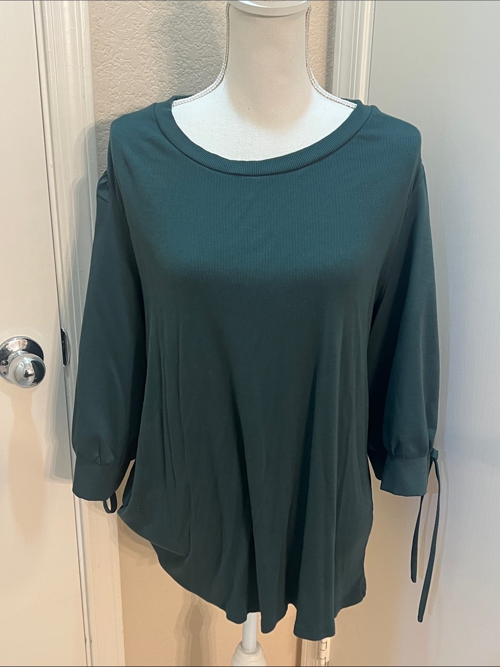 Women’s green Tie-Cuff Top